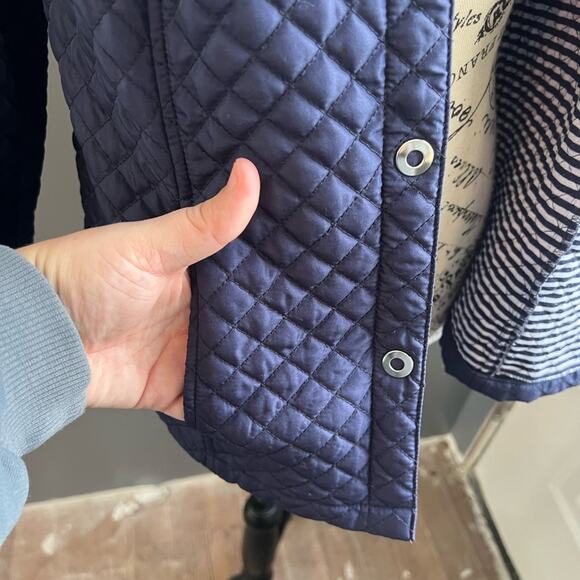 Chico’s dark blue/silver/white quilted snap button collared jacket with pockets - Picture 6 of 16